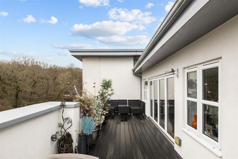 2 bedroom flat for sale, PENTHOUSE APARTMENT - Renfields, Haywards Heath