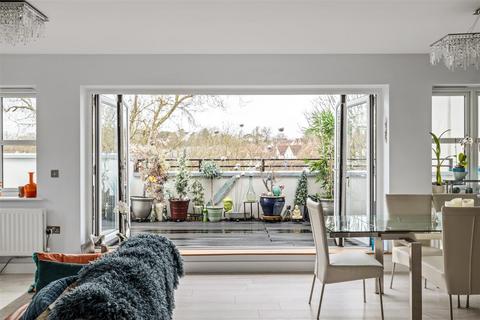 2 bedroom flat for sale, PENTHOUSE APARTMENT - Renfields, Haywards Heath