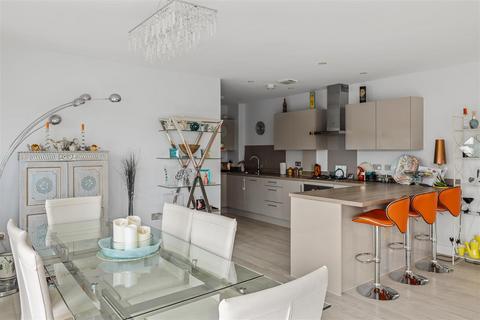 2 bedroom flat for sale, PENTHOUSE APARTMENT - Renfields, Haywards Heath