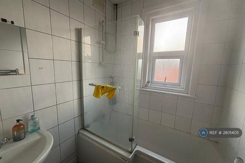 2 bedroom flat to rent, Alma Road, Bournemouth, BH9