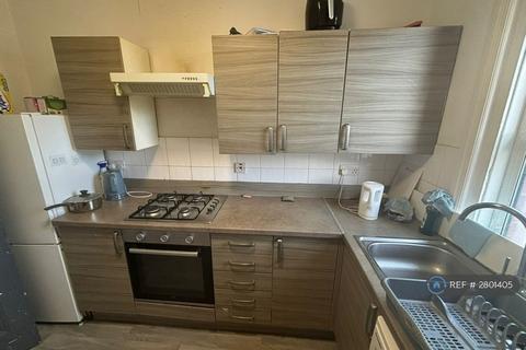2 bedroom flat to rent, Alma Road, Bournemouth, BH9