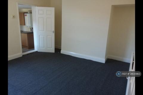 3 bedroom flat to rent, Holly Avenue, Wallsend, NE28