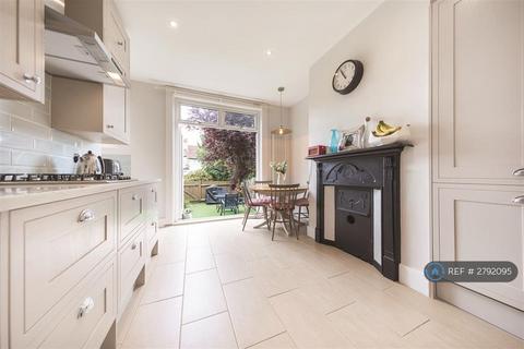2 bedroom flat to rent, Streatham Common, London, SW16