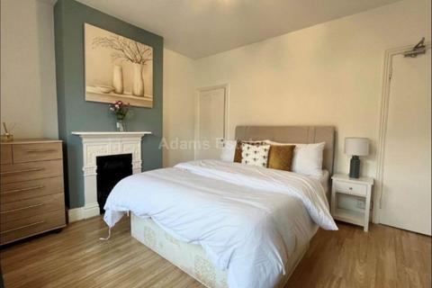 1 bedroom in a house share to rent - Radstock Road, Reading