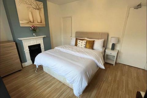 1 bedroom in a house share to rent, Radstock Road, Reading
