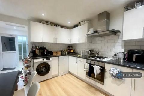 4 bedroom terraced house to rent, Maiden Road, London, E15