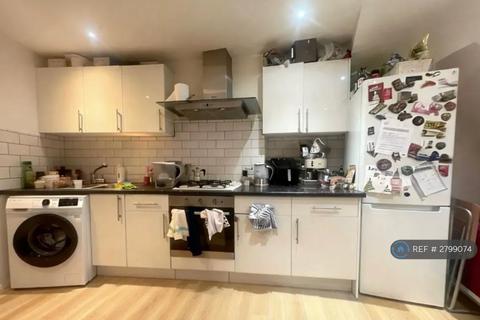 4 bedroom terraced house to rent, Maiden Road, London, E15