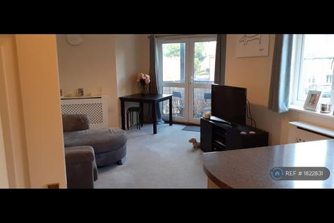 1 bedroom in a flat share to rent, School Meadow, Guildford, GU2
