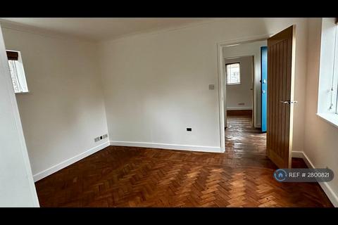 1 bedroom bungalow to rent, Claygate Lane, Thames Ditton, KT7