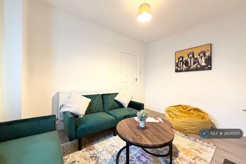 3 bedroom terraced house to rent, Curzon Street, Reading, RG30