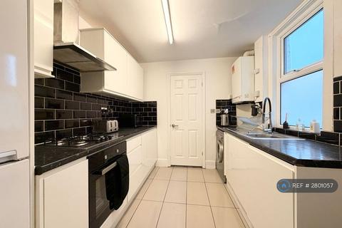 3 bedroom terraced house to rent, Curzon Street, Reading, RG30