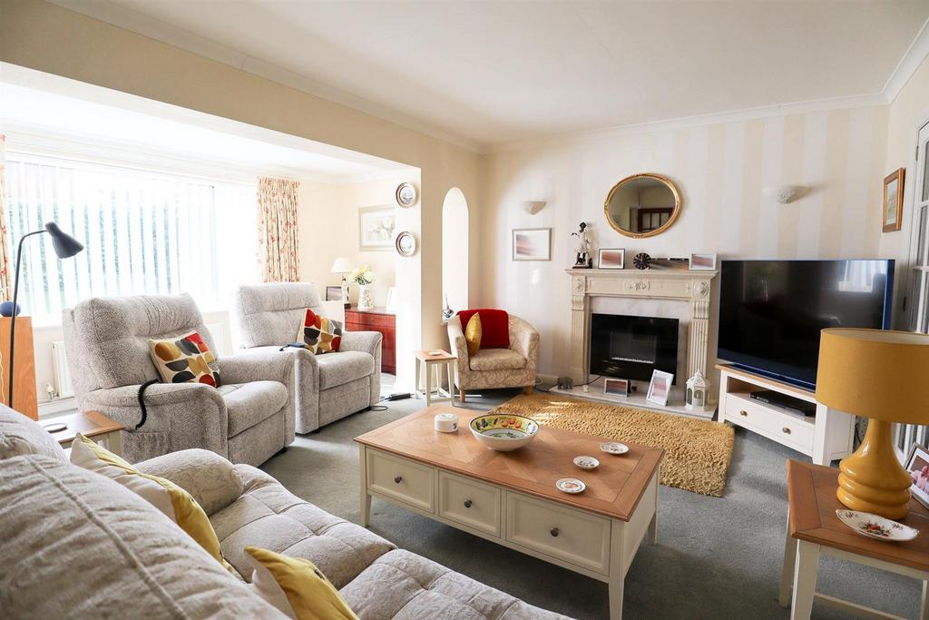 Living room (2).jpg