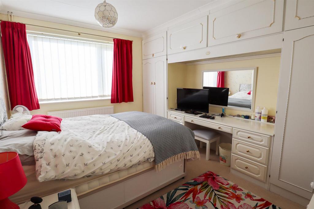Bedroom 1.jpg