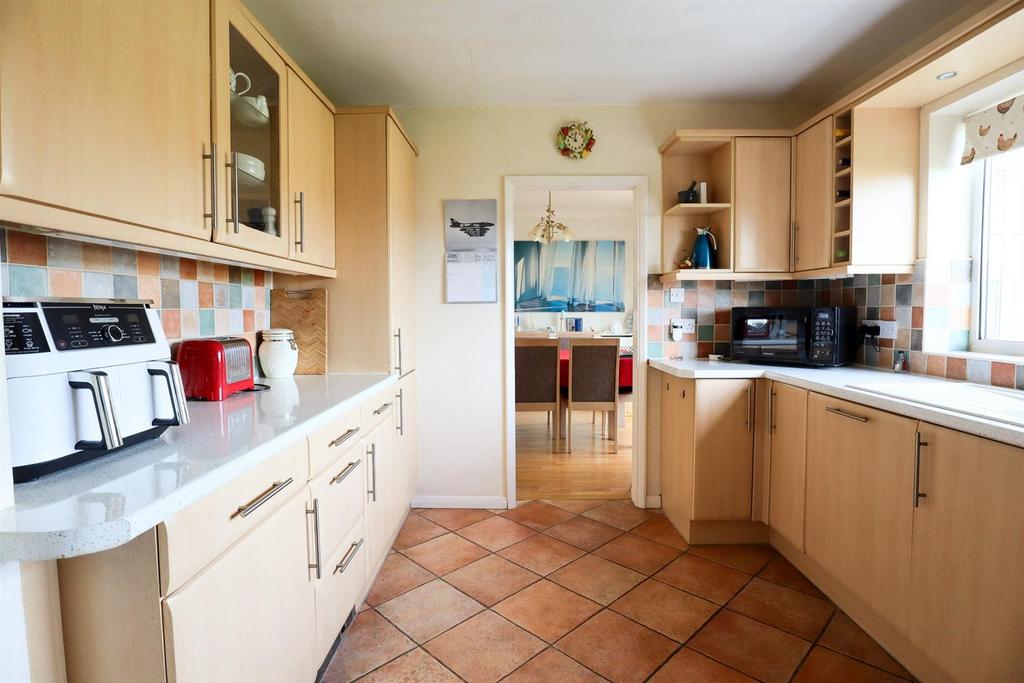 Kitchen (3).jpg