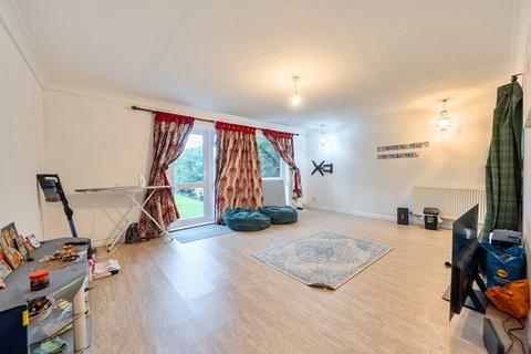 undefined, Willow Court, Willow Bank
