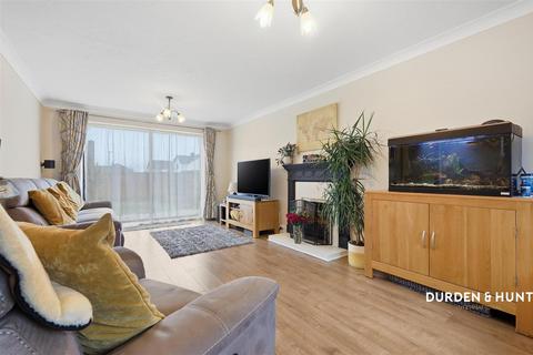 4 bedroom detached house for sale, Butts Paddock, Rochford SS4