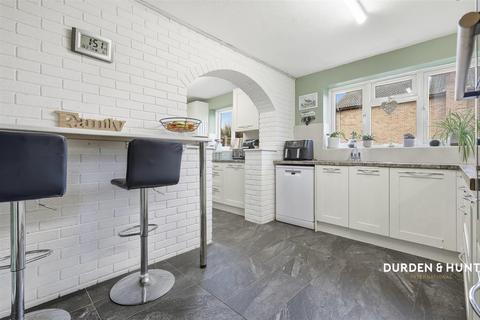 4 bedroom detached house for sale, Butts Paddock, Rochford SS4
