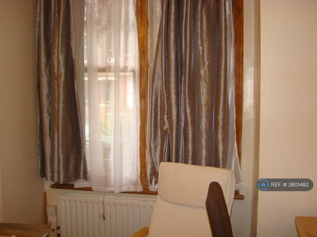 Bedroom 3 Pic 3
