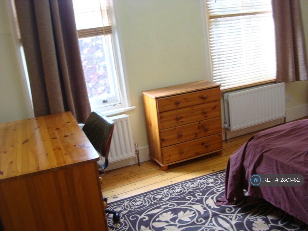 Bedroom 1 Pic 2
