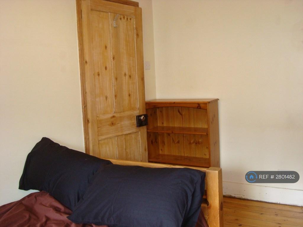 Bedroom 2 Pic 1