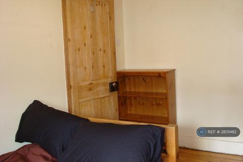 3 bedroom terraced house to rent, Morley Avenue, London, N22