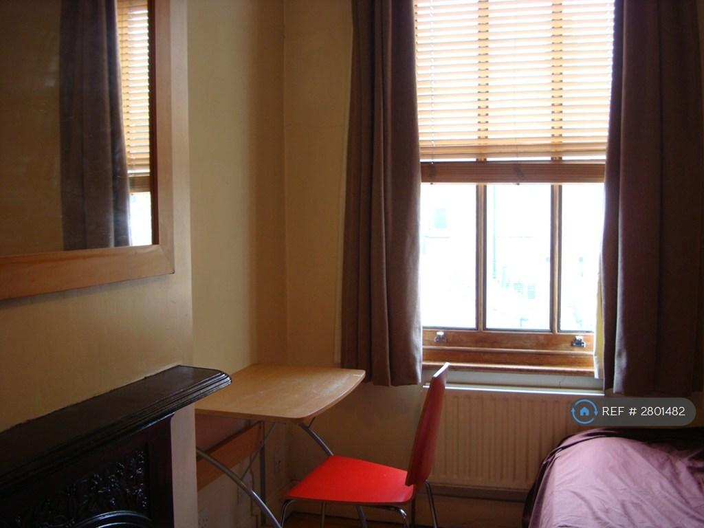 Bedroom 2 Pic 2