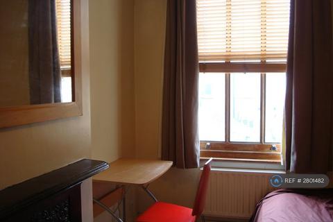 3 bedroom terraced house to rent, Morley Avenue, London, N22