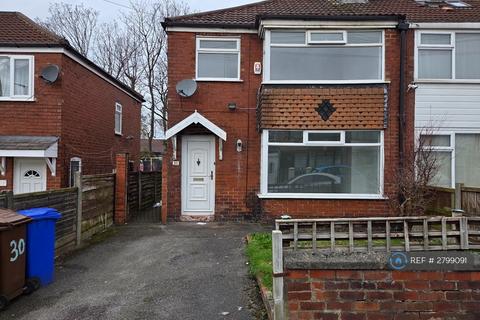 3 bedroom semi-detached house to rent, Hacking St, Salford, M7