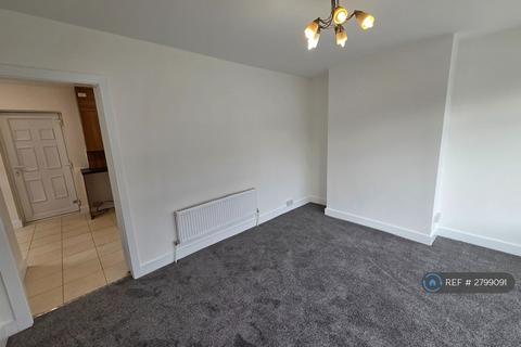 3 bedroom semi-detached house to rent, Hacking St, Salford, M7