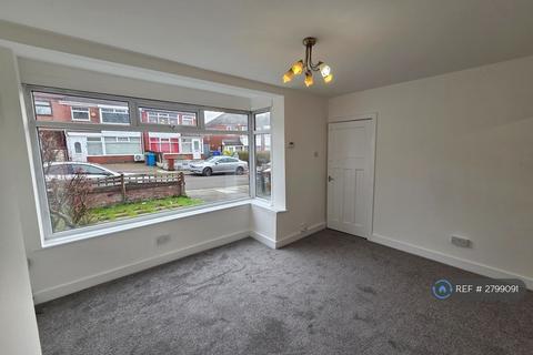 3 bedroom semi-detached house to rent, Hacking St, Salford, M7