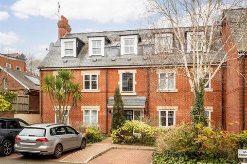 2 bedroom flat for sale, Charter Gate, Boltro Road, Haywards Heath
