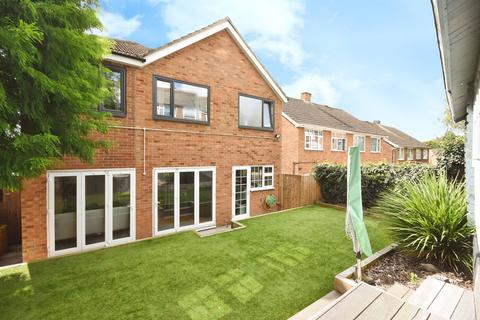 4 bedroom detached house for sale, Stuart Way, Billericay