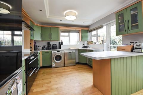 4 bedroom detached house for sale, Stuart Way, Billericay