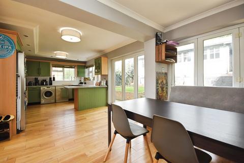 4 bedroom detached house for sale, Stuart Way, Billericay