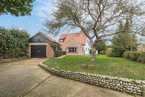 3 bedroom detached house for sale, Spacious and Flexible Home in Blakeney
