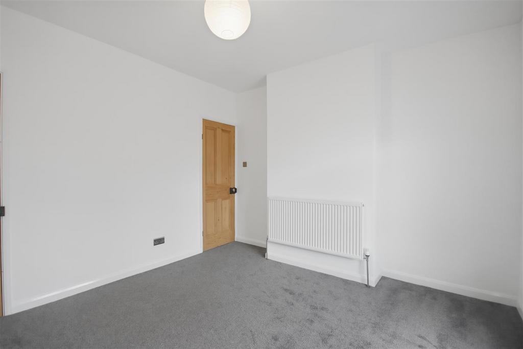 Bedroom 1 1.jpg
