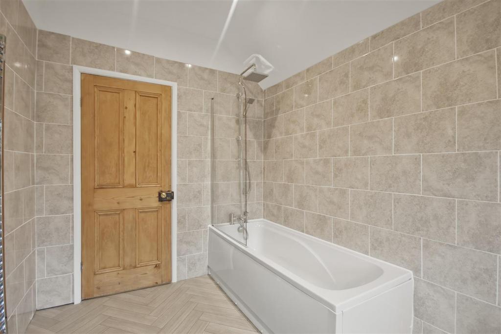 Bathroom 1.jpg