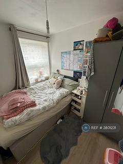 2 bedroom flat to rent, Weavers Way, London, NW1