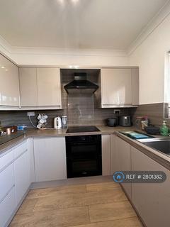 4 bedroom terraced house to rent, Burlington Gardens, Romford, RM6