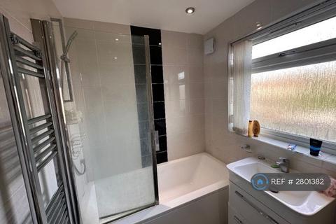 4 bedroom terraced house to rent, Burlington Gardens, Romford, RM6