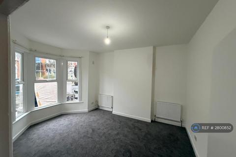 2 bedroom flat to rent, Lausanne Road, London, N8