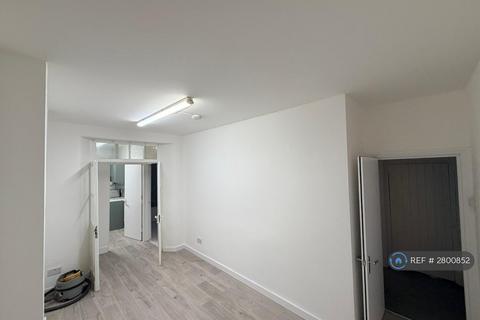 2 bedroom flat to rent, Lausanne Road, London, N8