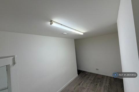 2 bedroom flat to rent, Lausanne Road, London, N8