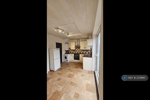 2 bedroom semi-detached house to rent, Tennyson Road, Stockport, SK5