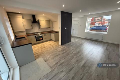 3 bedroom semi-detached house to rent, Allenby Grove, Bolton, BL5
