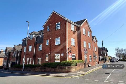 2 bedroom flat to rent, Sea View Road, Poole, BH12