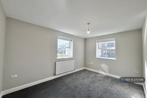 2 bedroom flat to rent, Sea View Road, Poole, BH12