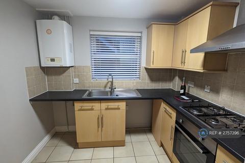 2 bedroom flat to rent, Sea View Road, Poole, BH12