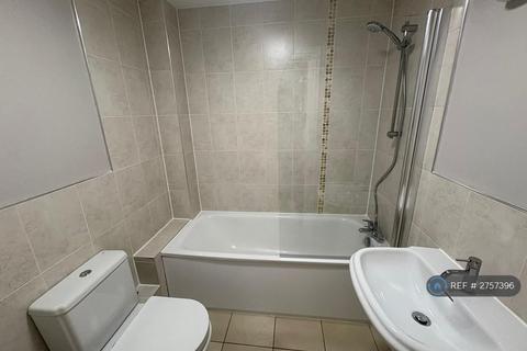 2 bedroom flat to rent, Sea View Road, Poole, BH12