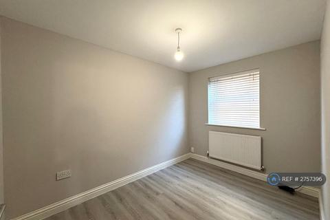 2 bedroom flat to rent, Sea View Road, Poole, BH12